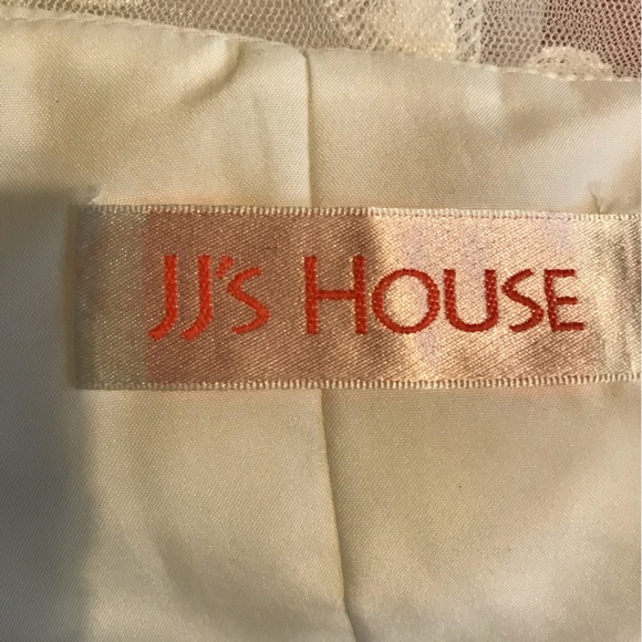 NWT. JJ’S House formal white dress, size: 16 / Length 412 “ long. Ivory - Picture 14 of 16